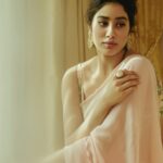 Janhvi Kapoor Instagram - done posting this look now I promise 🙃🙃 #sarinotsari