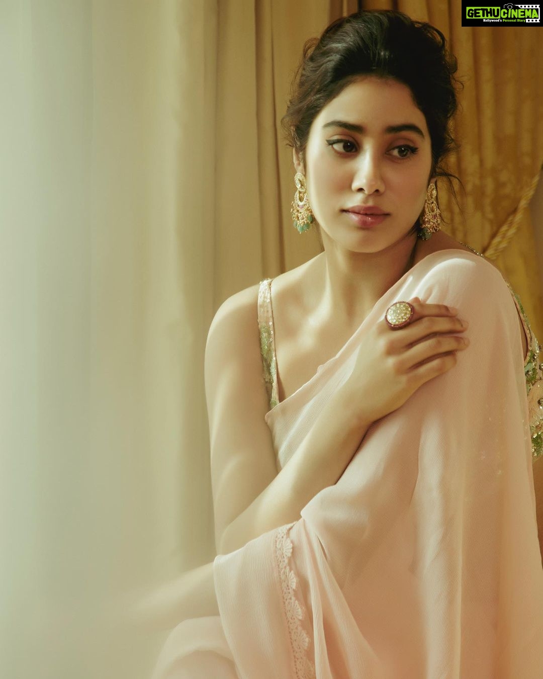 Janhvi Kapoor Instagram - done posting this look now I promise 🙃🙃 #sarinotsari
