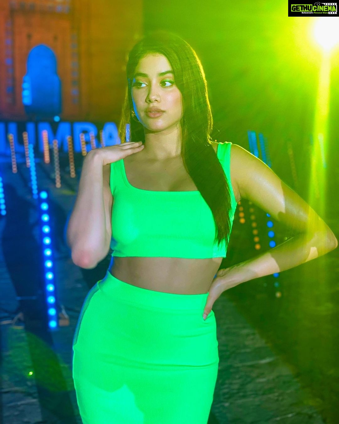 Janhvi Kapoor Instagram - cactus flower 🌵