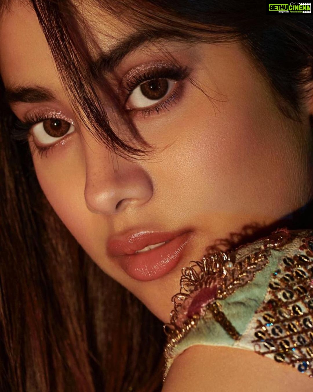 Janhvi Kapoor Instagram - π°ββοΈ π§πΌββοΈ For: @thebridalasiamagazine @bridalasia . . Photographs by: Vaishnav Praveen (@vaishnavpraveen), @thehouseofpixels Styling: Nupur Mehta Puri (@nupurmehta18, @n2root) Assisted by: Sanskriti Sharma (@chicbydefault) Creative Direction: Gopalika Virmani (@gopalikavirmani) Makeup Artist: Riviera Lynn (@rivieralynn, @animacreatives) Hair Stylist: Aanchal Morwani (@hot.hair.balloon) PR Agency: Hype PR (@hypenq_pr) Production: MMC World (@mmcworld_official) . . Blouse: Aisha Rao (@aisharaoofficial) Jewellery: Rare Heritage (@rareheritage) Outfit: The House of Exotique (@house_of_exotique) Jewellery: Rare Heritage (@rareheritage)