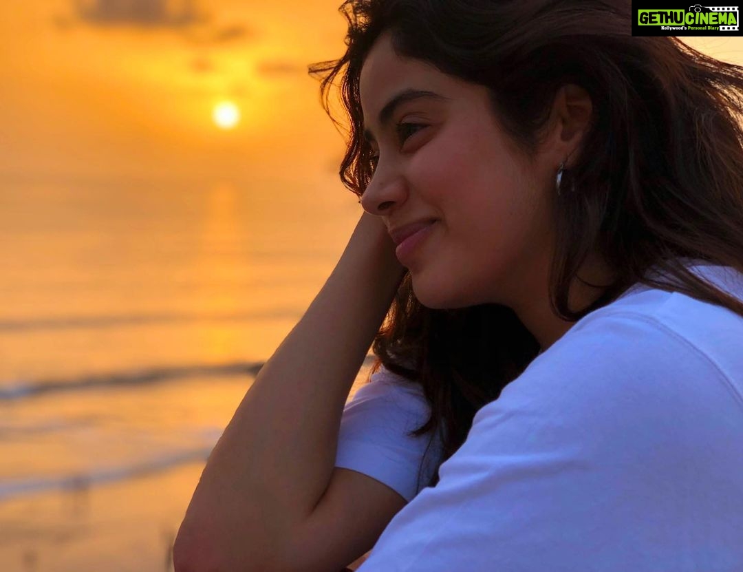 Janhvi Kapoor Instagram - 🎶 sunday kind of love 🎶