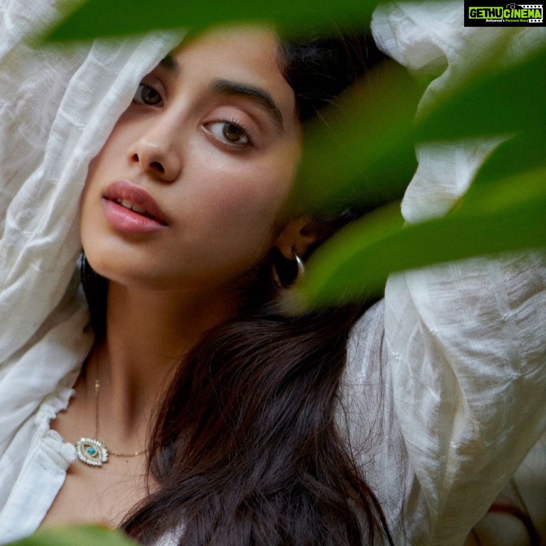 Janhvi Kapoor Instagram - 🍃 isn’t it pretty to think so?