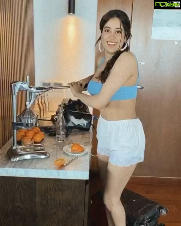 Janhvi Kapoor Instagram - 🍊Expectation vs. Reality🍊#OJistheOG