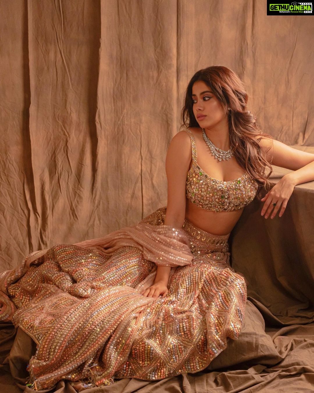 Janhvi Kapoor Instagram - 💫 dream a little dream of me 💫