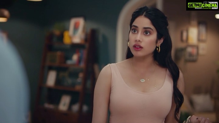 Janhvi Kapoor Instagram - 📣PSA: You shouldn't have to chose from #AllThatYouLove and that's why I choose Nykaa. Every. Single. Time 👉🏻👈🏻🥺 Presenting our #AllThatYouLove film with @mynykaa @nykaabeauty Drop a 💅🏼 if this is a hard relate? Download the Nykaa app and get Shopping NOW!🛍 #AllThatYouLove #Nykaa #campaign #organicc #Nykaabeauty #makeupobsessed #skincarejunkies #YourBeautyOurPassion #beautyjunkie #fyp #fypage #makeup #skincare