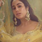 Janhvi Kapoor Instagram - आज जाने की ज़िद ना करो 🌛 @khushmag Editor-in-chief: @sonia_ullah Wardrobe: @abhinavmishra_ Jewellery: @akmmehrasonsjewellers Photographer: @nishanth.radhakrishnan Creative Director: @Mannisahota Styling: @vikas_r @tanishqmalhotraa Assisted by: @tanyaasachdevaaa Makeup: @rivieralynn Hair: @mikedesir Set Coordinator: @shekhawat.rajeshsingh PR Agency : @hypenq_pr