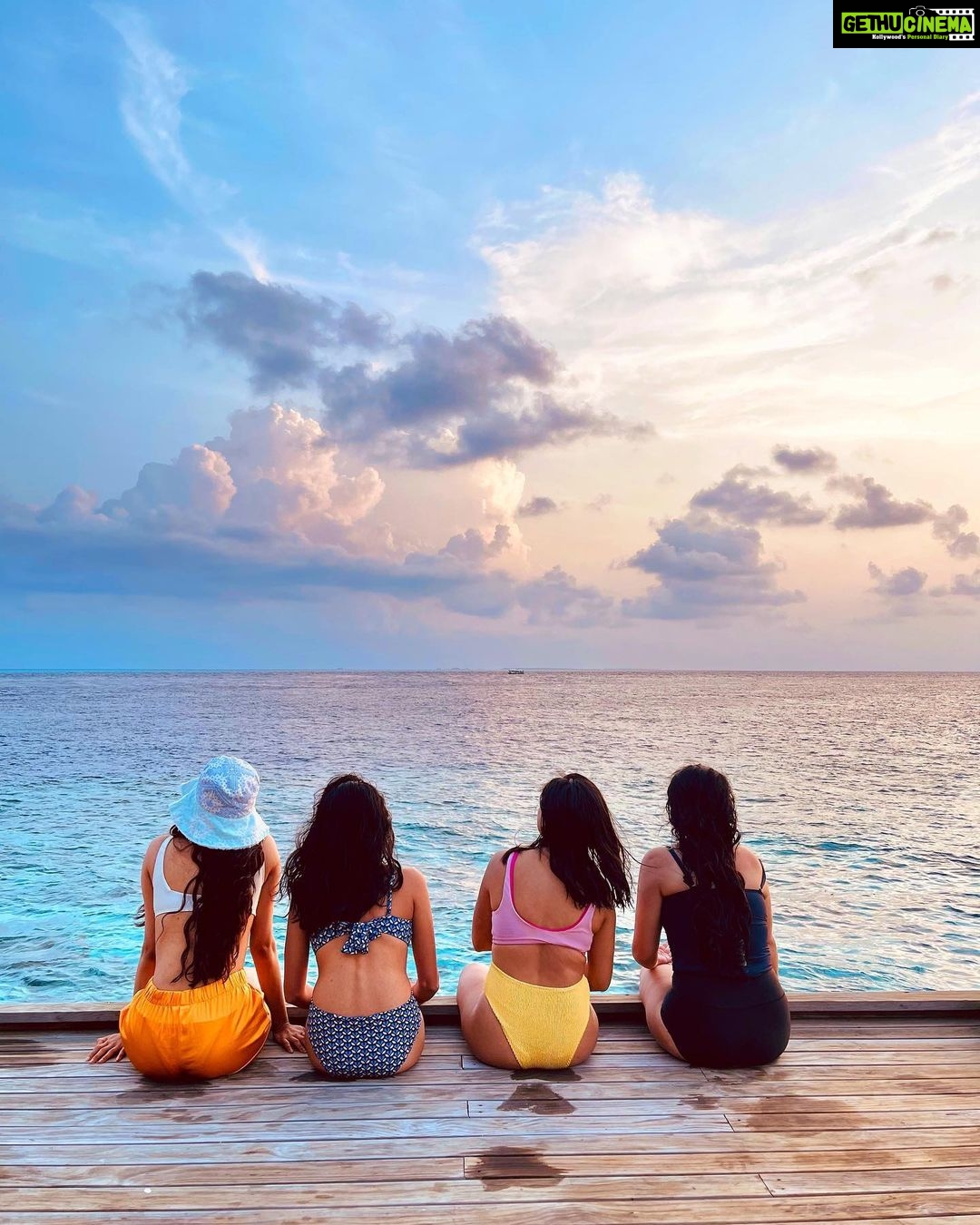 Janhvi Kapoor Instagram - We were trying to spell LAME incase you guys didn’t get it 👼🏻 The Westin Maldives Miriandhoo Resort