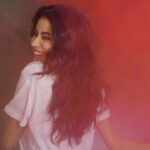 Janhvi Kapoor Instagram - Life is more beautiful with Colors! ❤️🌈 Wishing you a very happy Holi! @benetton_perfumes #BenettonPerfumes Note: This was shot before the pandemic hit us, in a controlled environment. Please follow the advisory issued, stay home, stay safe and celebrate the festival only indoors.