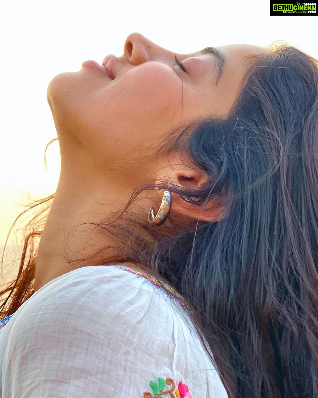Janhvi Kapoor Instagram - wildflower wildfire