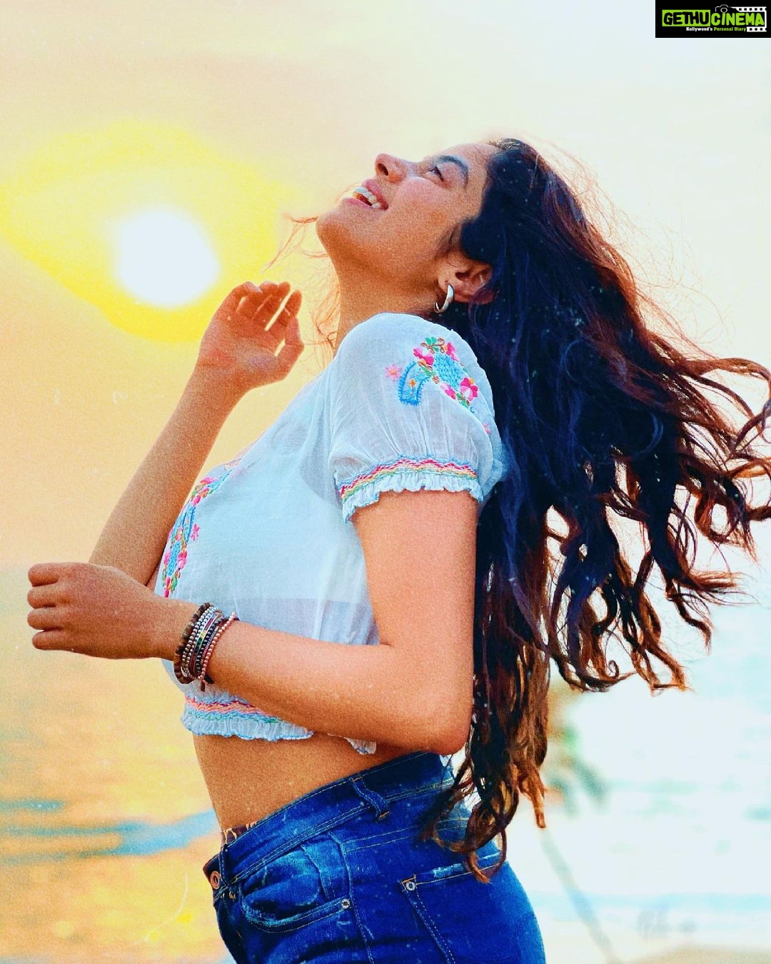 Janhvi Kapoor Instagram - wildflower wildfire