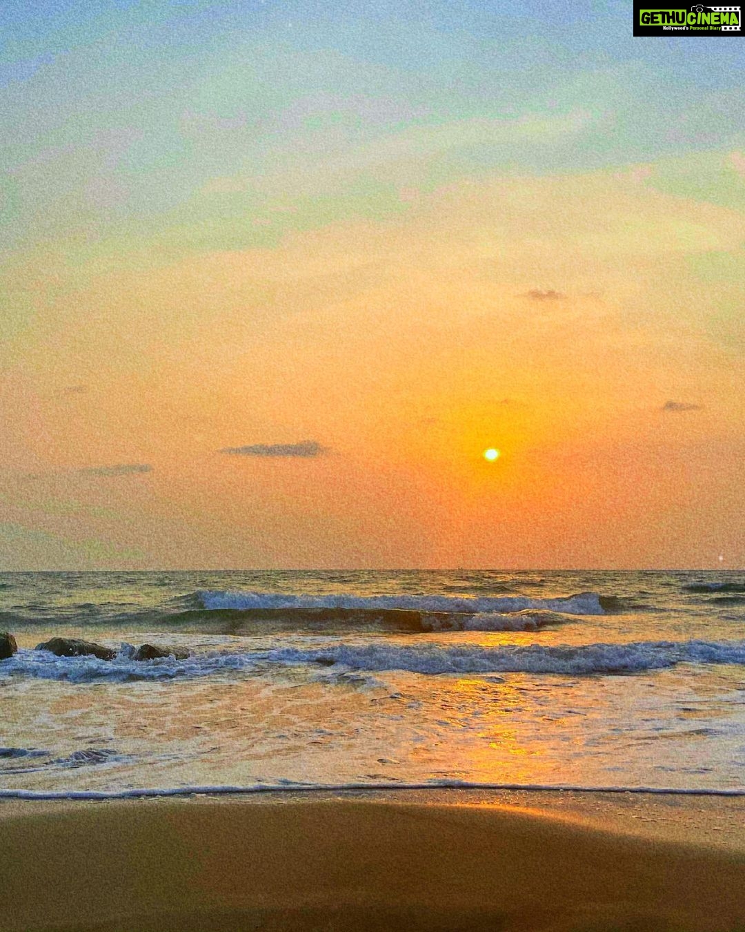 Janhvi Kapoor Instagram - Maybe half the beauty of every blurred sunset is that it is fleeting ⛅️