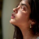 Janhvi Kapoor Instagram - Waiting for 1st May like 🕙🕟🕥🕗 Please register to get vaccinated 💉 link in bio!!