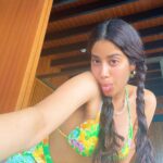 Janhvi Kapoor Instagram - Island girl 🏝🌸