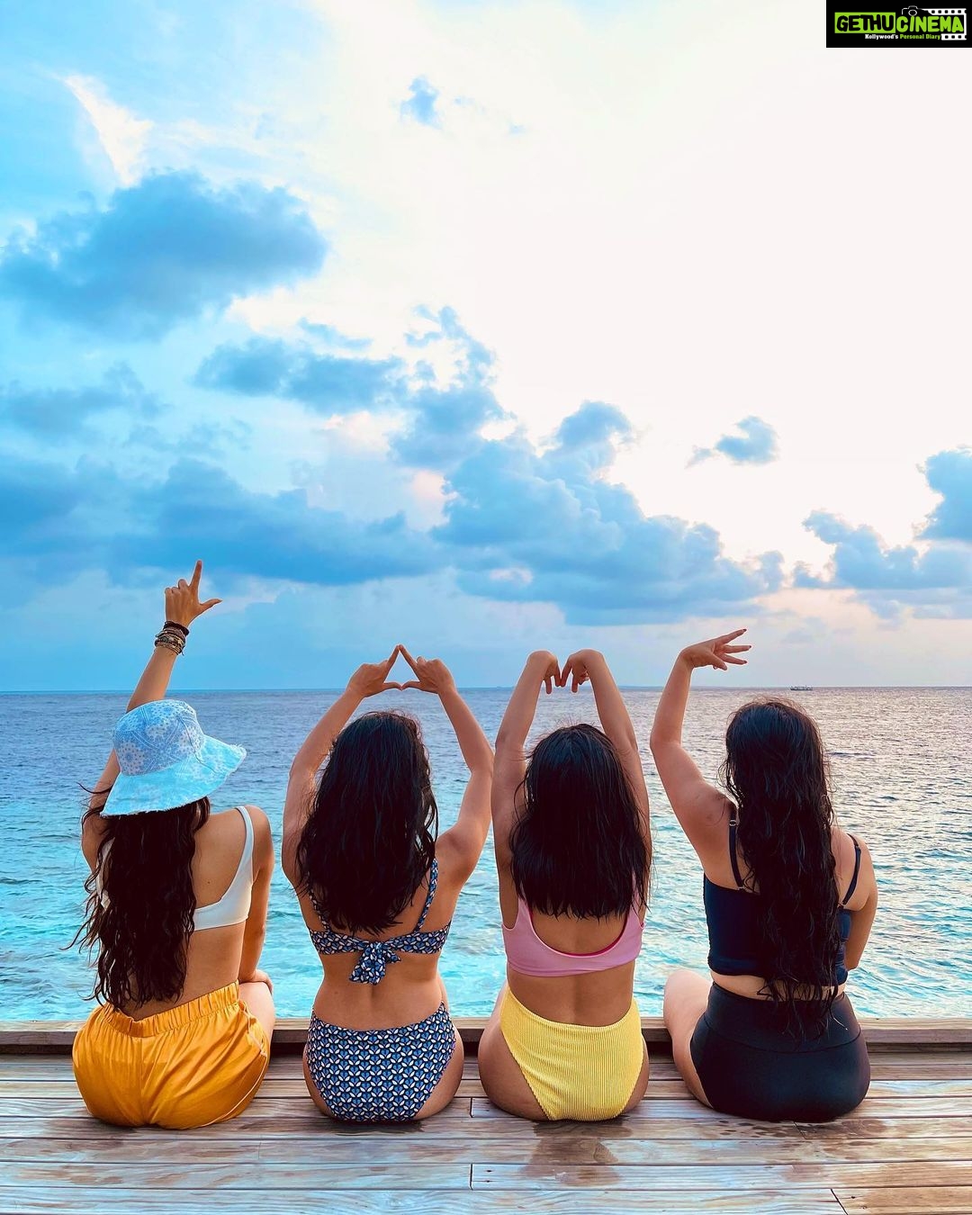 Janhvi Kapoor Instagram - We were trying to spell LAME incase you guys didn’t get it 👼🏻 The Westin Maldives Miriandhoo Resort