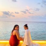 Janhvi Kapoor Instagram - Last to get on the Maldives bandwagon but I fully get the hype 🏝 🙌🏼 The Westin Maldives Miriandhoo Resort