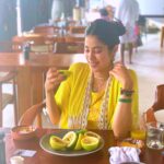 Janhvi Kapoor Instagram - Last to get on the Maldives bandwagon but I fully get the hype 🏝 🙌🏼 The Westin Maldives Miriandhoo Resort