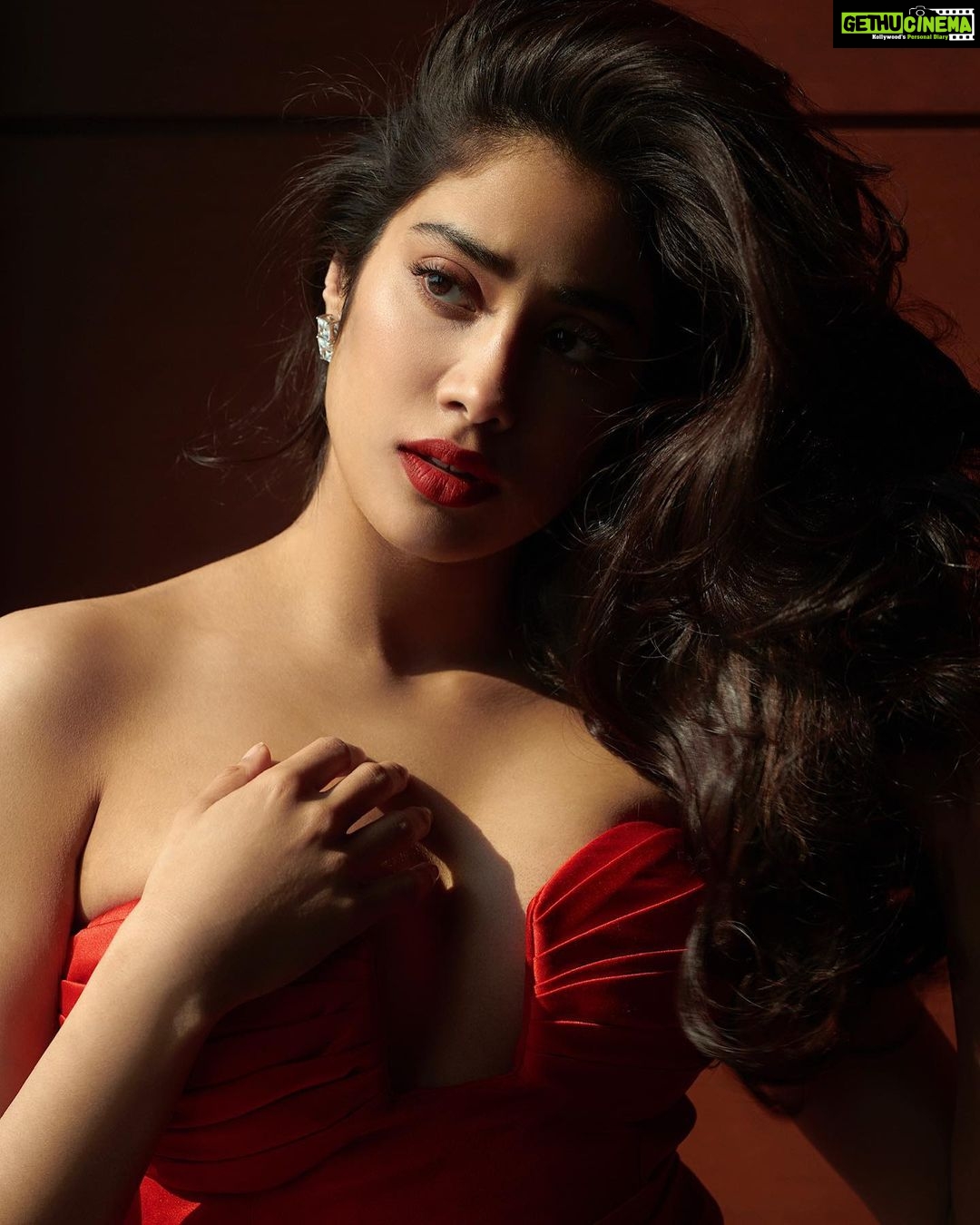 Janhvi Kapoor Instagram - Cherries in the spring 🍒