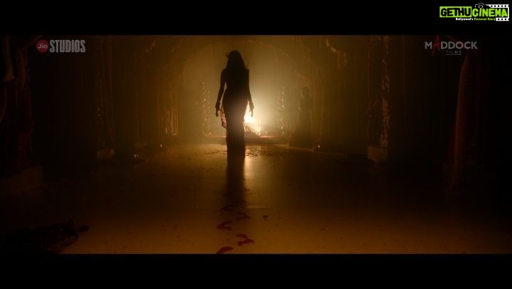 Janhvi Kapoor Instagram - Bringing back the magic of cinema in a spooky style with ek nahi do stree! 👻 #Roohi releases only in theatres tomorrow. Book your tickets now: Link in the bio. @rajkummar_rao @fukravarun #DineshVijan @mriglamba @serialclicker811 @gautam.m1 @soulfulsachin @jigarsaraiyaofficial @sachinjigar @amitabhbhattacharyaofficial @Amalendu_dop @maddockfilms @officialjiostudios @officialjiocinema @sonymusicindia