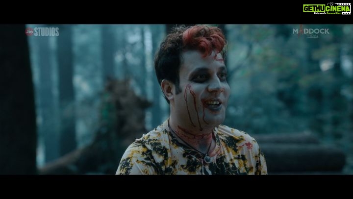 Janhvi Kapoor Instagram - Would you dare to laugh or dare to scream? 🧟 #Roohi in theatres this #Thursday, 11th March, 2021. 3 Days To Go! Book your tickets in advance. Link in the bio. @rajkummar_rao @fukravarun #DineshVijan @mriglamba @serialclicker811 @gautam.m1 @soulfulsachin @jigarsaraiyaofficial @sachinjigar @amitabhbhattacharyaofficial @Amalendu_dop @maddockfilms @officialjiostudios @officialjiocinema @sonymusicindia