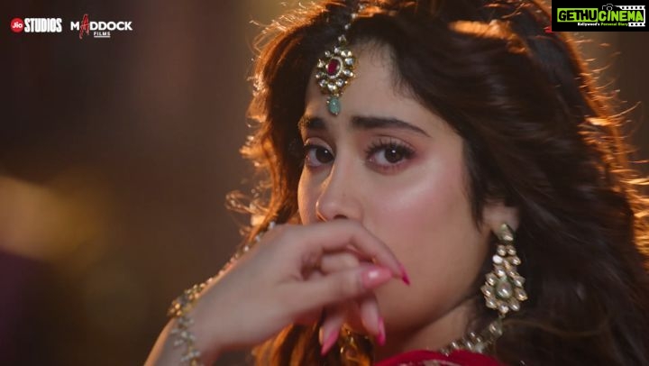 Janhvi Kapoor Instagram - The first song of #Roohi, #Panghat out now - Link in bio. #Roohi in cinemas 11th March, 2021. @rajkummar_rao @fukravarun #DineshVijan @mriglamba @serialclicker811 @aseeskaurmusic #DivyaKumar @mellowmellow @soulfulsachin @jigarsaraiya @amitabhbhattacharyaofficial @vinayganguly @laxman.utekar @maddockfilms @officialjiostudios @officialjiocinema @sonymusicindia