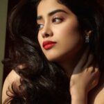 Janhvi Kapoor Instagram - Feeling the Valentine's Day love with my Nykaa Haul @Nykaabeauty @mynykaa! Download the Nykaa App and #AddToHeart all your favourite beauty products on Nykaa's Big Love Sale!♥️ #NykaaBigLoveSale