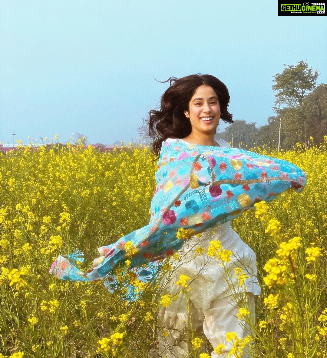 Janhvi Kapoor Instagram - Maybe I am a little filmi 🥶