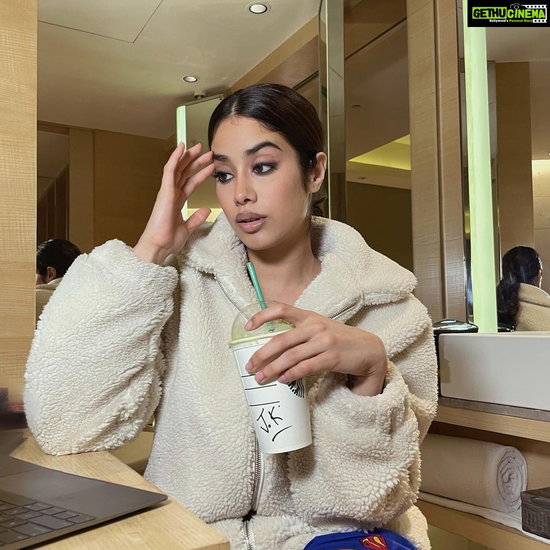 Janhvi Kapoor Instagram - Work from home they said. It’ll be fun they said. 🥶
