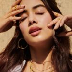 Janhvi Kapoor Instagram - Back to basics 👖 🤟🏼