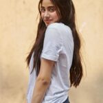 Janhvi Kapoor Instagram - Back to basics 👖 🤟🏼