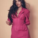 Janhvi Kapoor Instagram - Still day 5 but look 2 #Roohi 💕