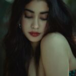 Janhvi Kapoor Instagram – #Roohi day 5 🍒 

In theatres 11th March!!!
