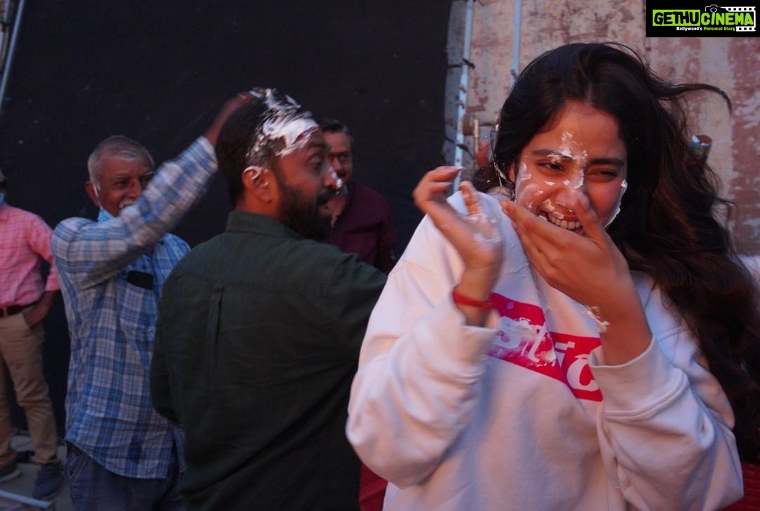 Janhvi Kapoor Instagram - 🥰🥰🥰🥰
