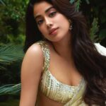 Janhvi Kapoor Instagram – #Roohi day 4 🕊