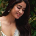 Janhvi Kapoor Instagram – #Roohi day 4 🕊