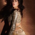 Janhvi Kapoor Instagram – Tbh #NadiyonPaar I just hope there’s a big fat cheesecake waiting for me 🍰
Song out now, link in bio ✨
#Roohi in theatres 11th of March