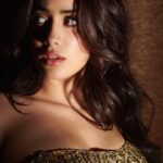 Janhvi Kapoor Instagram – Tbh #NadiyonPaar I just hope there’s a big fat cheesecake waiting for me 🍰 

Song out now, link in bio ✨

#Roohi in theatres 11th of March