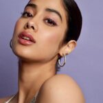 Janhvi Kapoor Instagram – Palat? 

#Roohi day 2 💕