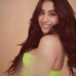 Janhvi Kapoor Instagram – Roohi promotions day 1 🧚🏻🐠🍏💚
