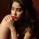 Janhvi Kapoor Instagram - Feeling the Valentine's Day love with my Nykaa Haul @Nykaabeauty @mynykaa! Download the Nykaa App and #AddToHeart all your favourite beauty products on Nykaa's Big Love Sale!♥️ #NykaaBigLoveSale