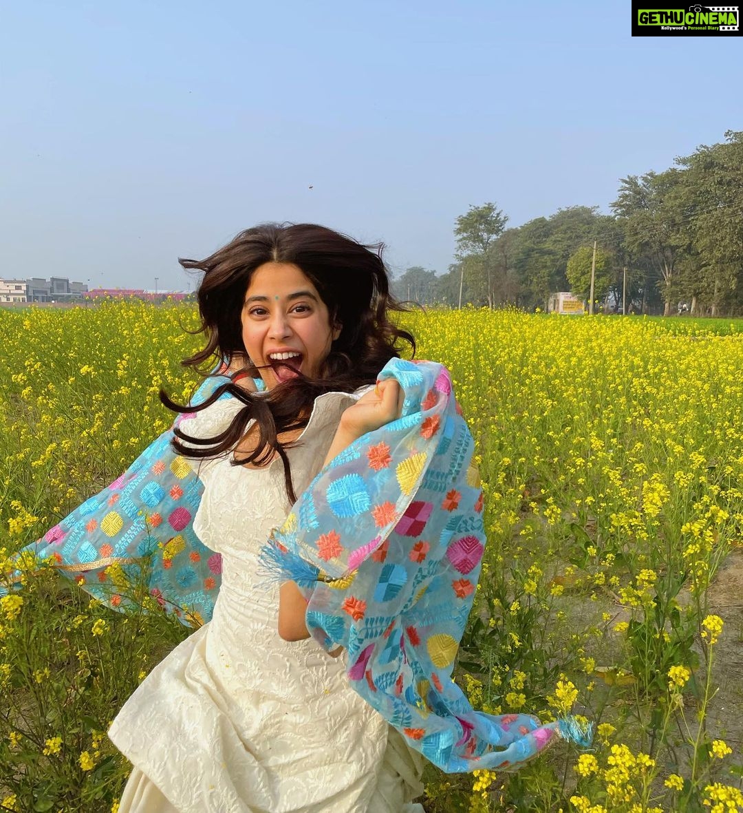 Janhvi Kapoor Instagram - Maybe I am a little filmi 🥶