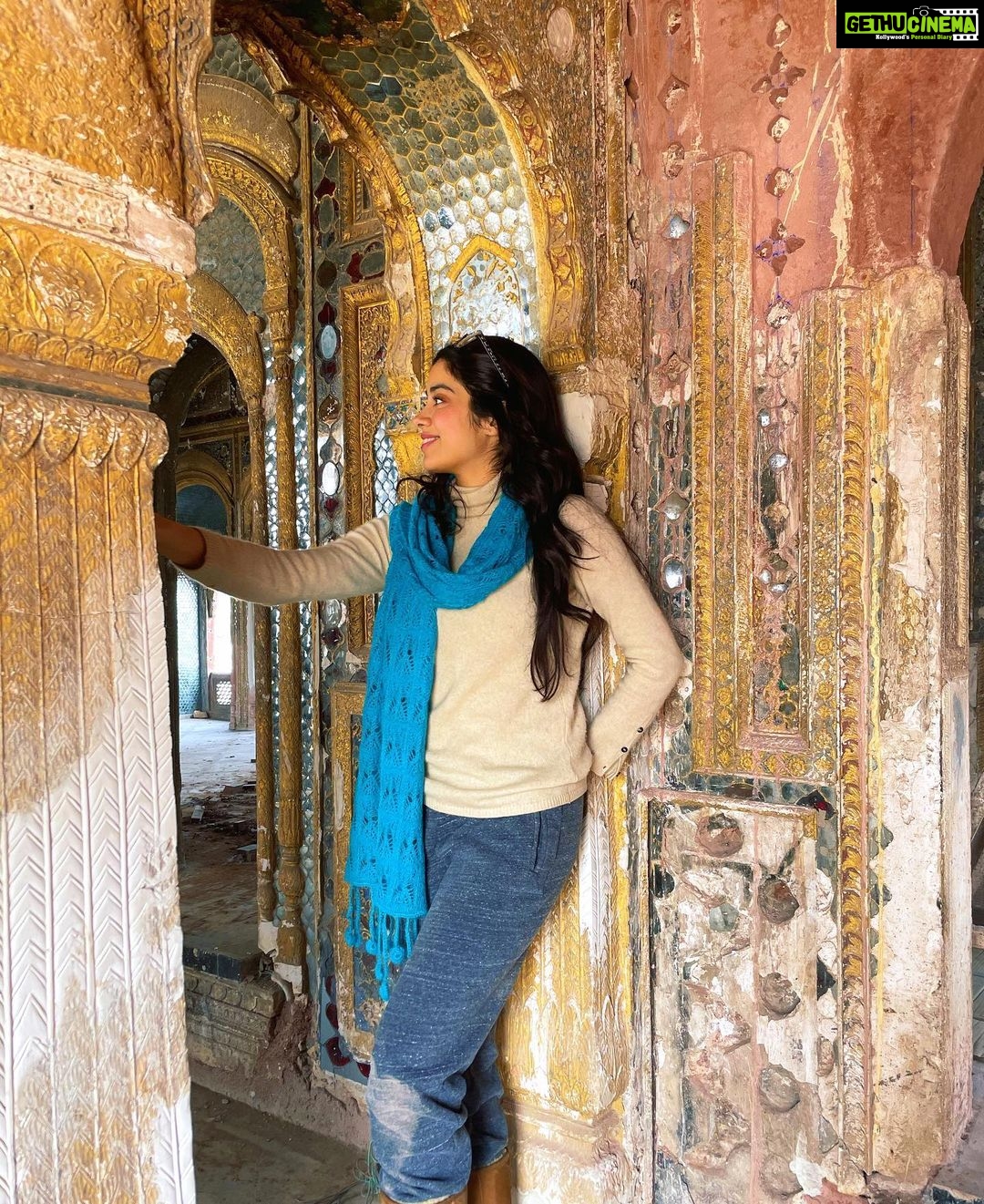 Janhvi Kapoor Instagram - Travelled the world but no place makes me jump like 🇮🇳