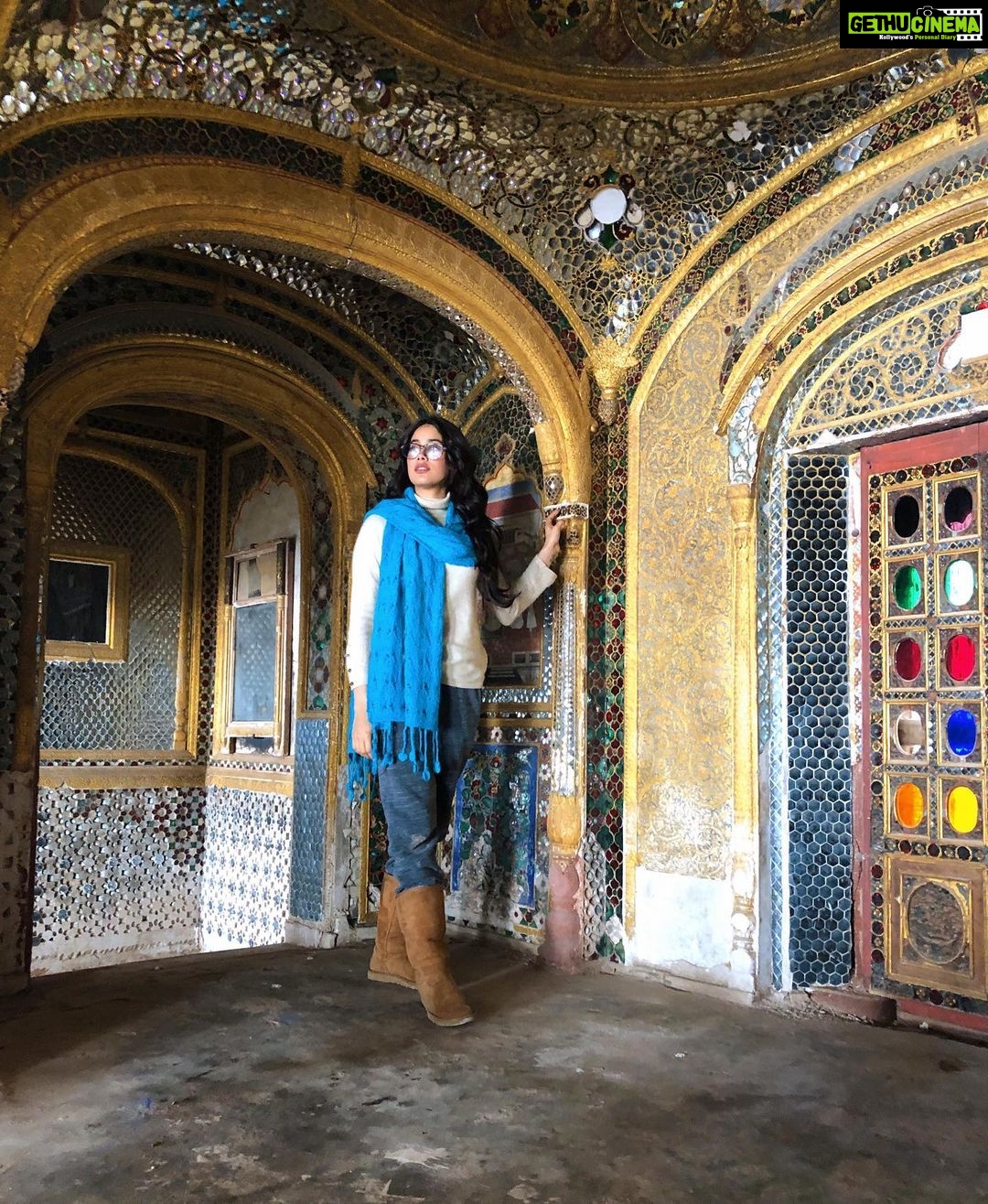 Janhvi Kapoor Instagram - Travelled the world but no place makes me jump like 🇮🇳