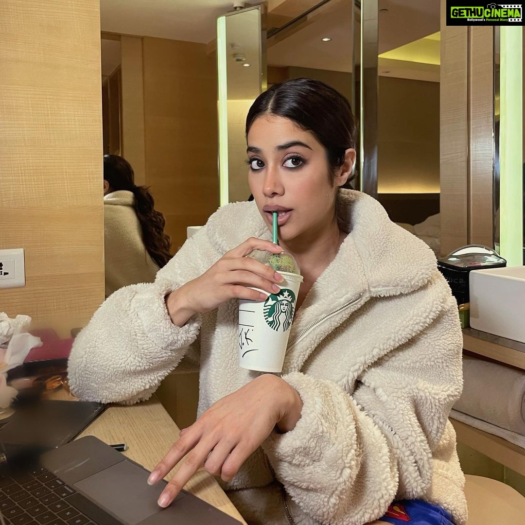 Janhvi Kapoor Instagram - Work from home they said. It’ll be fun they said. 🥶