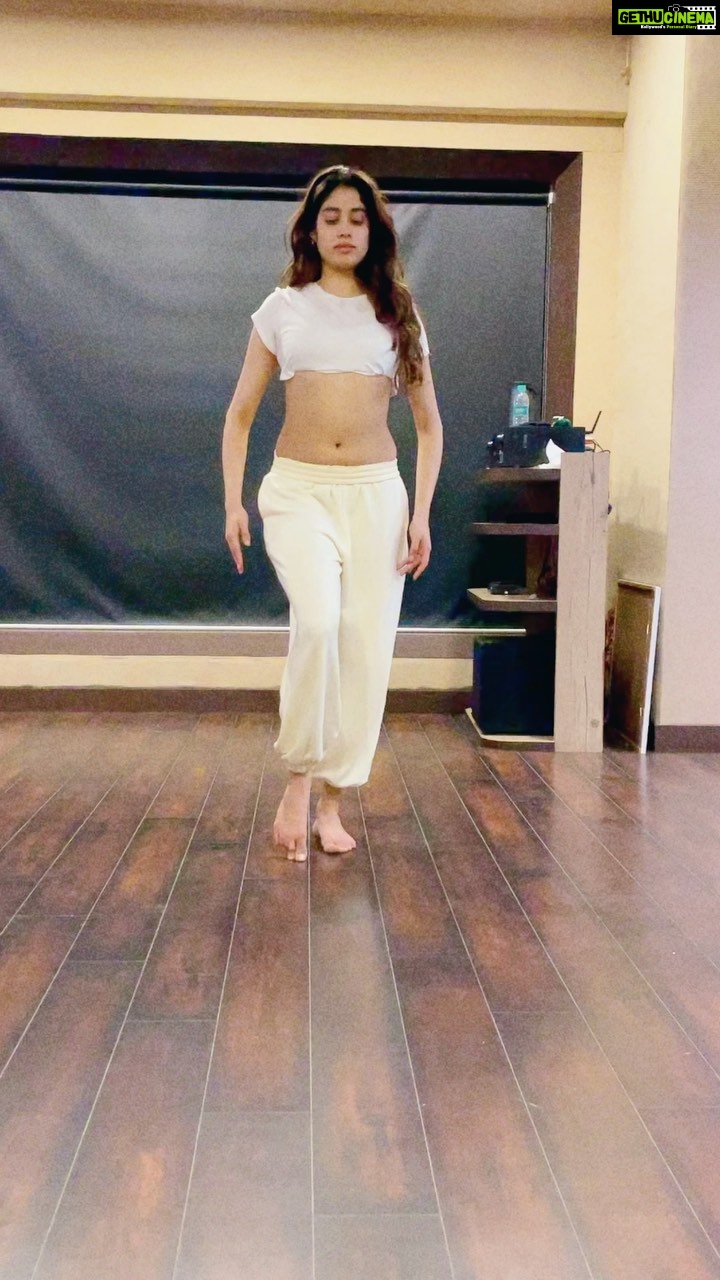 Janhvi Kapoor Instagram - Missing post burrito belly dance sessionz 🌯🤢💕🙃