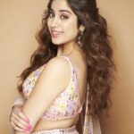 Janhvi Kapoor Instagram - Finally time for that festive glow ✨ The entire team at @nykaabeauty and @mynykaa and I wish you a very Happy Diwali and a prosperous new year! 🪔 ❤️