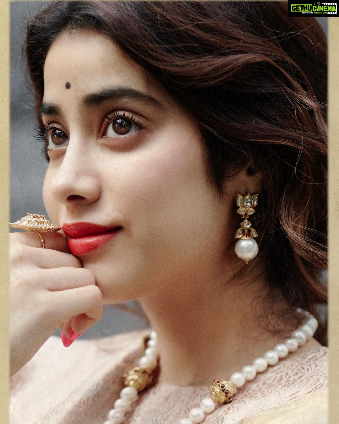 Janhvi Kapoor Instagram - Pretended to live in the 1950s for a day and enjoyyyyyed