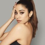 Janhvi Kapoor Instagram - Unlash the drama with the newest drop from @nykaabeauty! Nykaa Lash Talk Mascara’s are now LIVE!💕 They come in 3 different wands that will change your lash game forever! Get it now on @mynykaa 🛍 #NykaaBeauty #NykaaCosmetics #LashTalkMascara