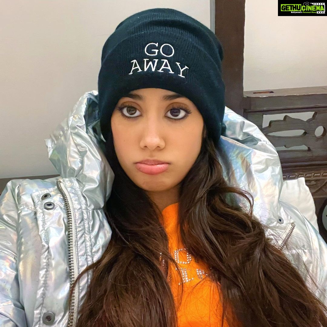 Janhvi Kapoor Instagram - Got a message for u Corona 💕