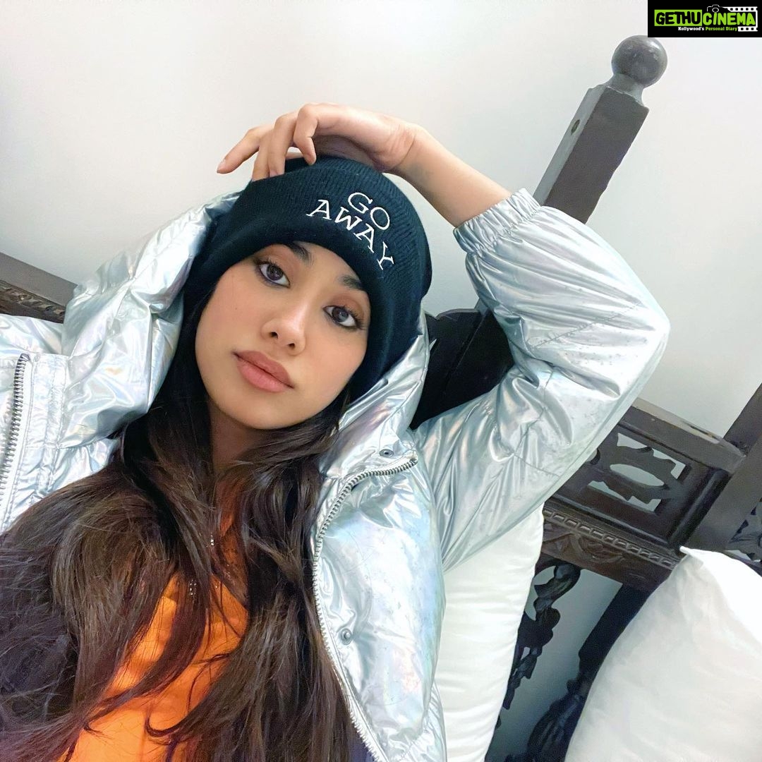 Janhvi Kapoor Instagram - Got a message for u Corona 💕