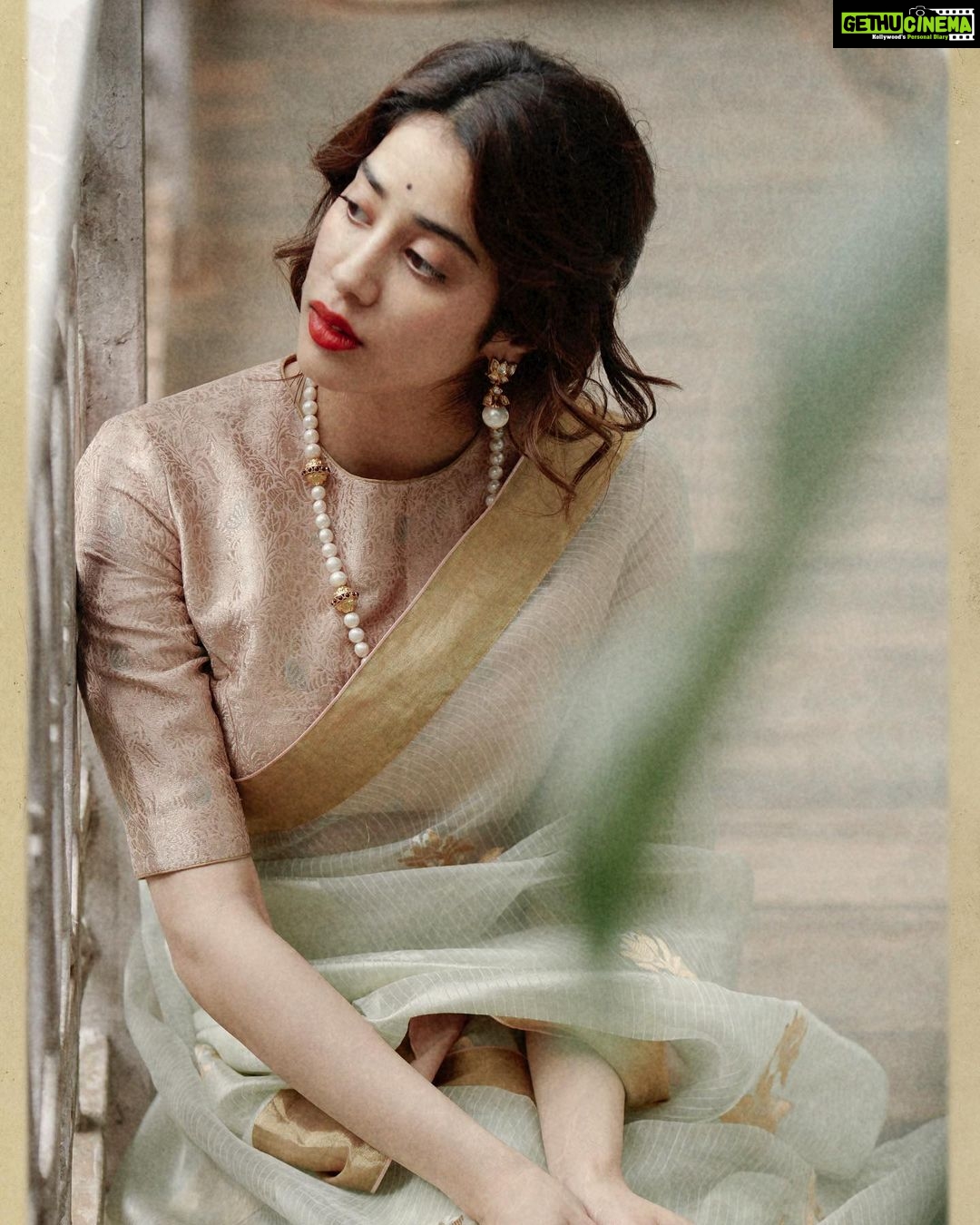 Janhvi Kapoor Instagram - Pretended to live in the 1950s for a day and enjoyyyyyed